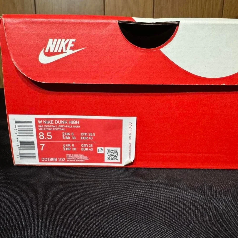 Nike Dunk High Platinum trainers Size‎ 8.5 women's